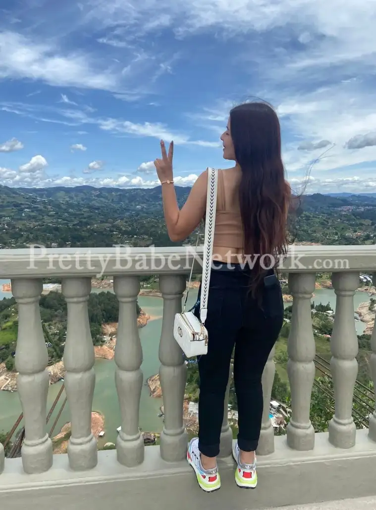 Devanshi—Young College Girl for Casual Dating in Noida Sector 128